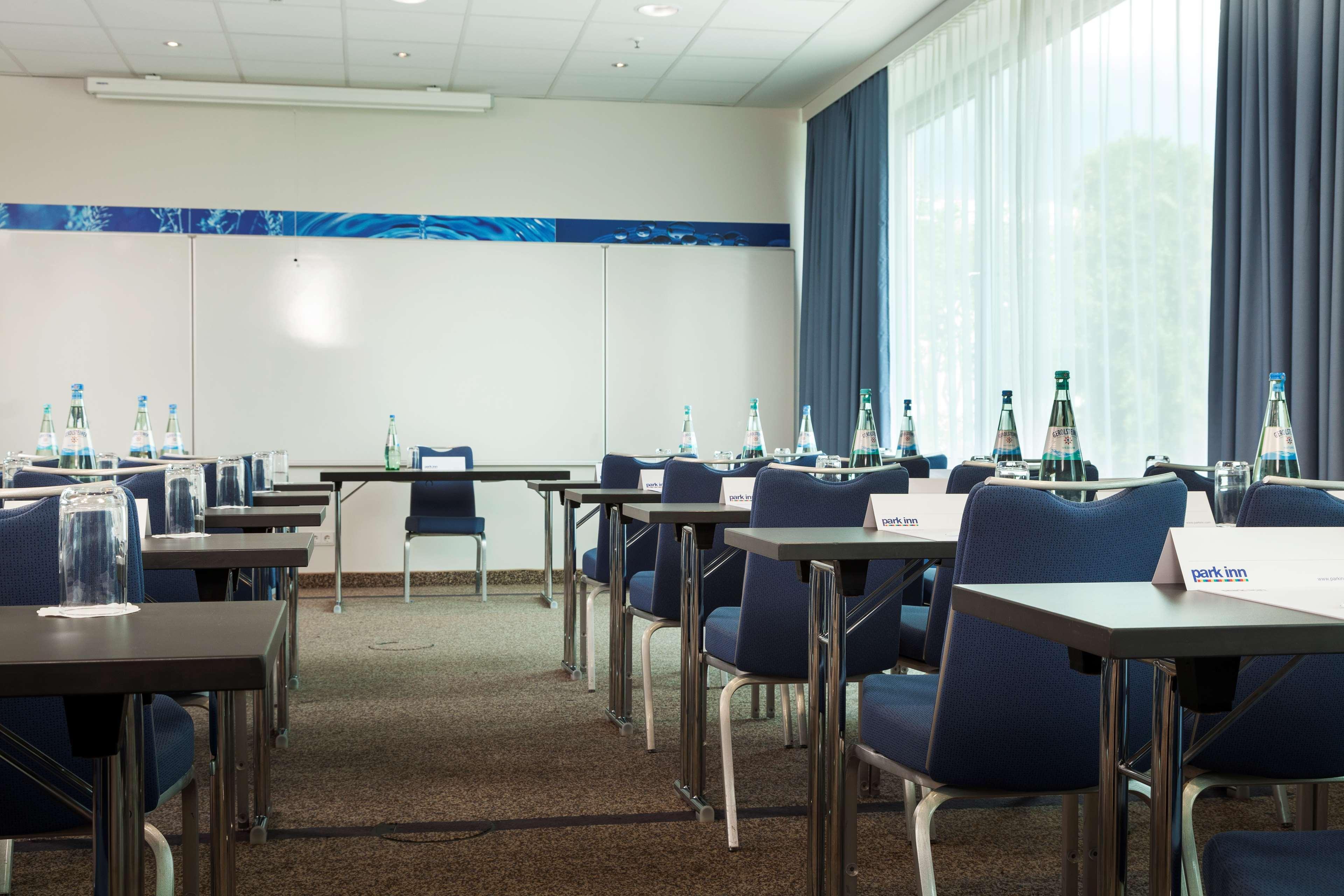 Park Inn By Radisson Frankfurt Airport Frankfurt am Main Exterior foto